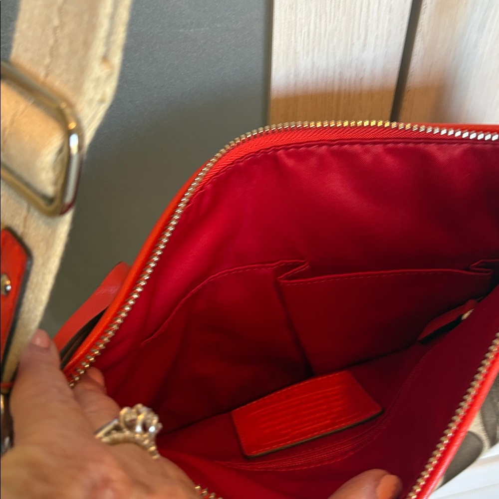 Coach Large Swing Pack Shoulder/Crossbody - Picture 11 of 13